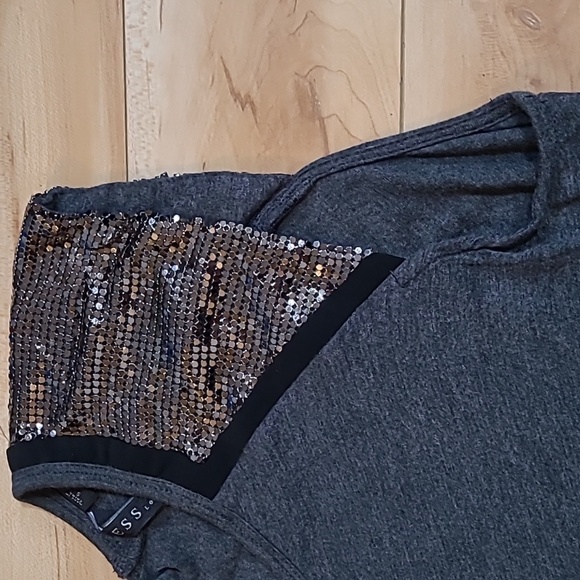 Guess women's small sleeveless shirt - Picture 3 of 6